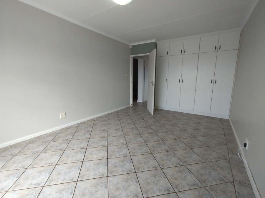 7 Bedroom Property for Sale in Wavecrest Eastern Cape